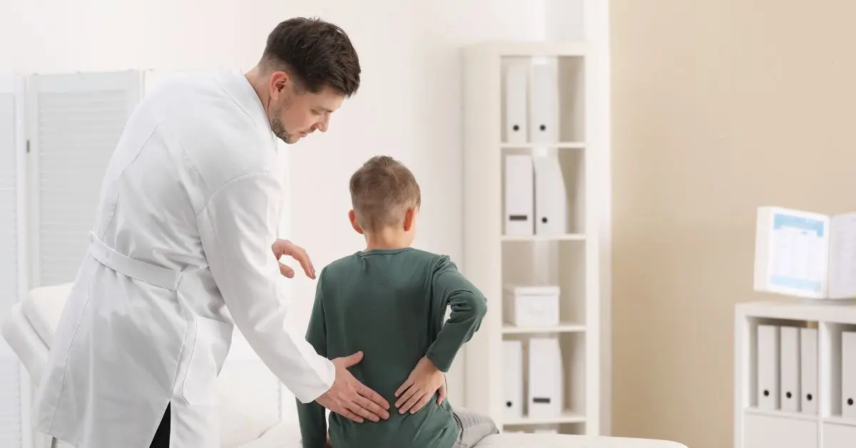 Dolor de Espalda en Niños: Mochilas, Postura y Prevención